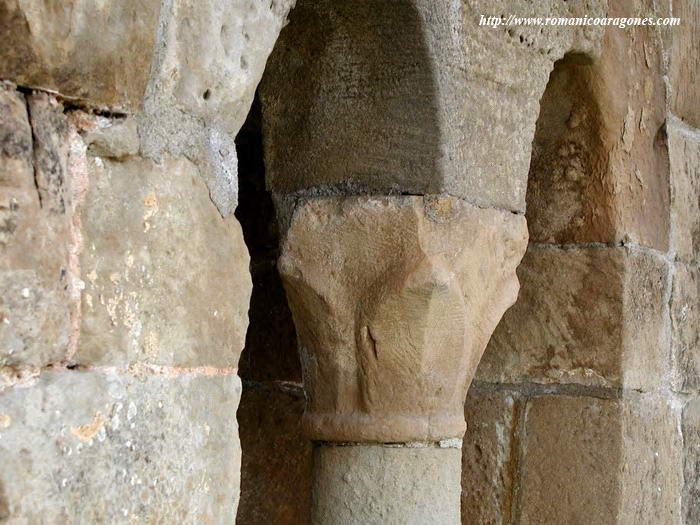 VENTANAL ESTE DE LA TORRE CAMPANARIO: CAPITEL DE SAN PEDRO